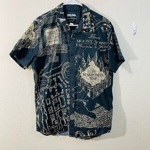 Harry Potter Marauder's Map Short-Sleeved Woven Button-Up
Men Size Large